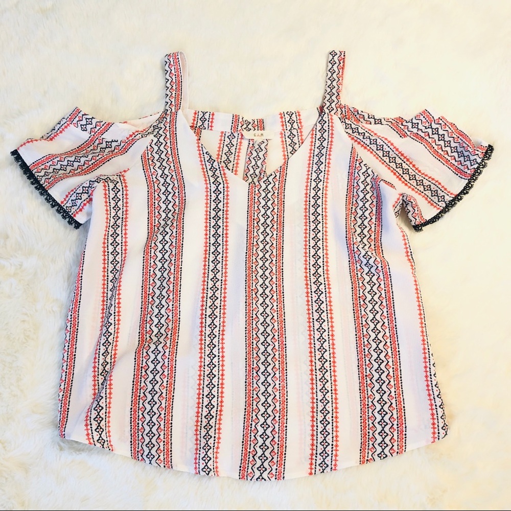 5 FOR $25 ⭐️ Embroidered Boho Top